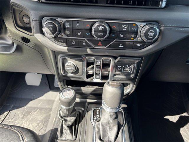 new 2025 Jeep Gladiator car, priced at $43,662