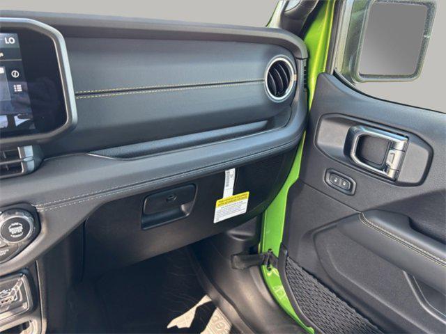 new 2025 Jeep Gladiator car, priced at $43,662