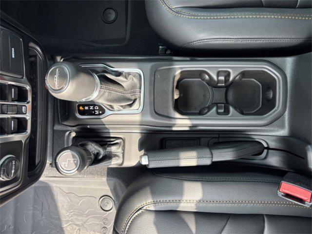 new 2025 Jeep Gladiator car, priced at $42,426