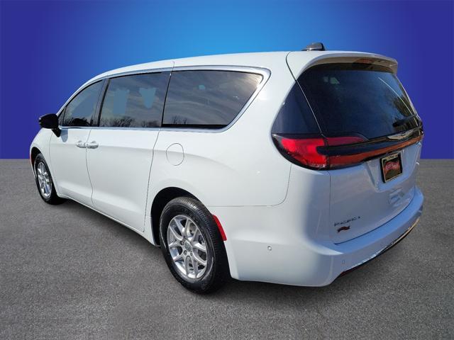 new 2024 Chrysler Pacifica car, priced at $41,337