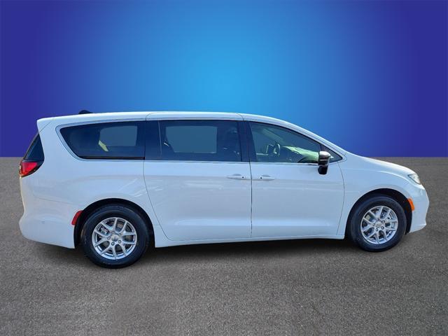 new 2024 Chrysler Pacifica car, priced at $41,337