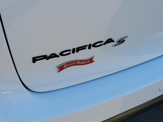 new 2024 Chrysler Pacifica car, priced at $46,674