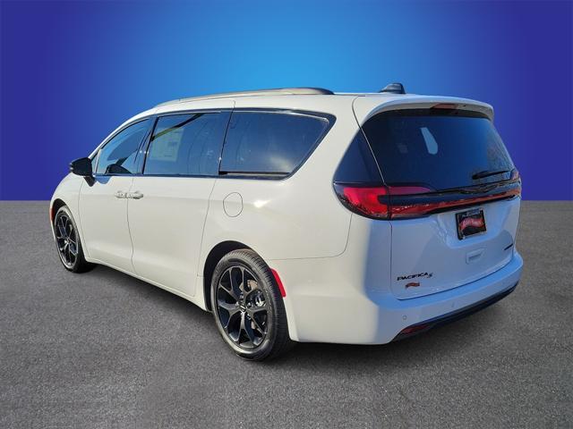 new 2024 Chrysler Pacifica car, priced at $46,174