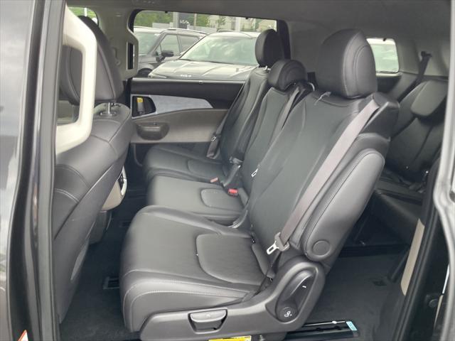 new 2025 Kia Carnival car, priced at $40,551