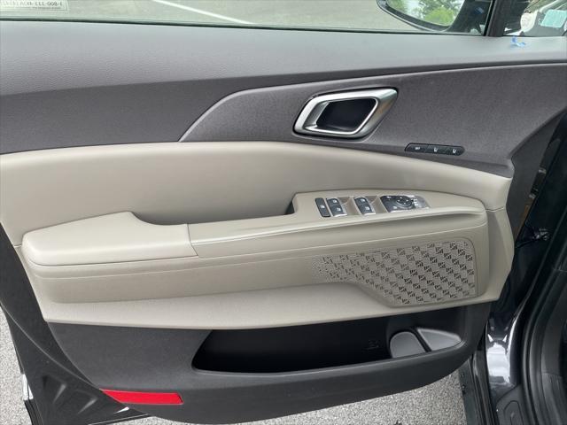 new 2025 Kia Carnival car, priced at $40,551