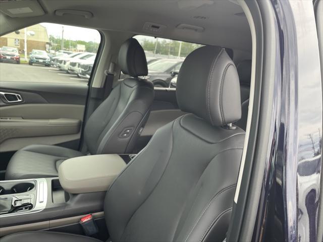 new 2025 Kia Carnival car, priced at $40,551
