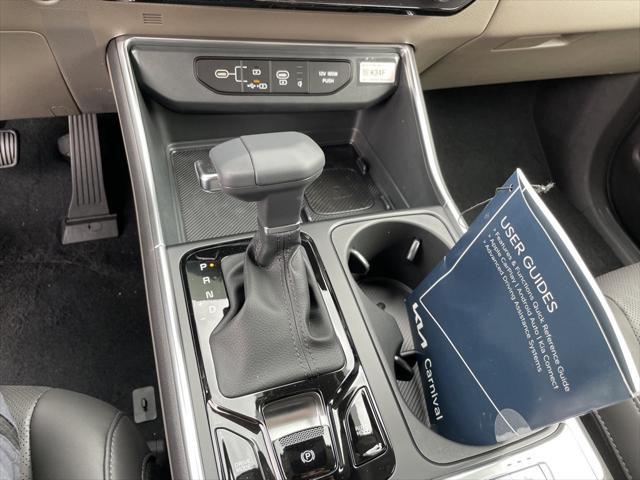 new 2025 Kia Carnival car, priced at $40,551