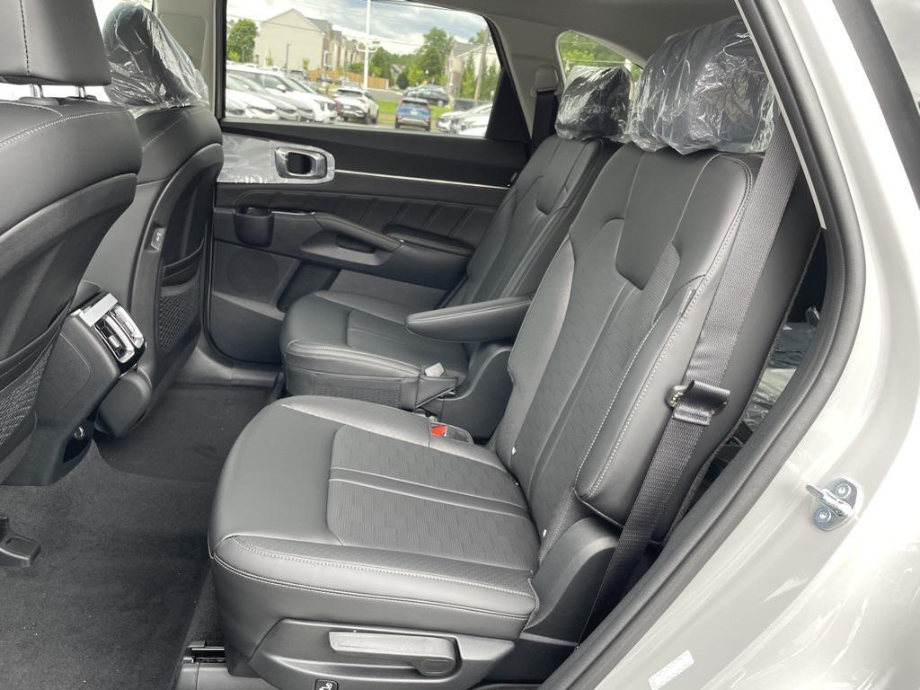 new 2025 Kia Sorento car, priced at $40,998