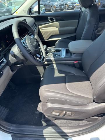 new 2025 Kia Carnival car, priced at $39,499