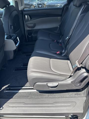 new 2025 Kia Carnival car, priced at $39,499