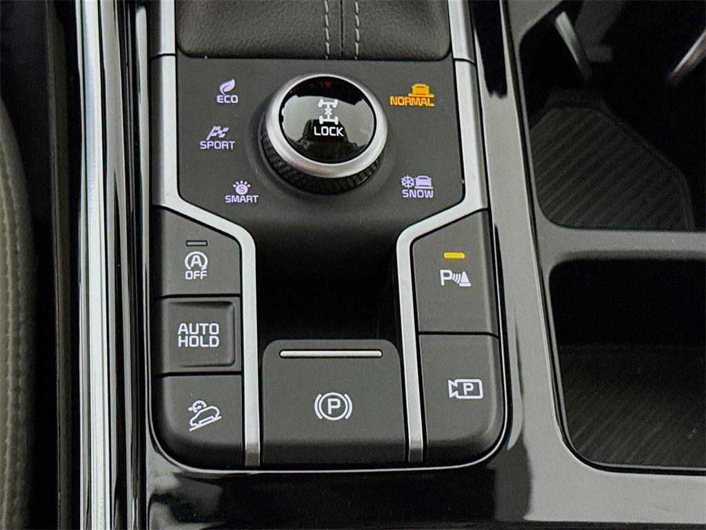 used 2024 Kia Sorento car, priced at $38,498