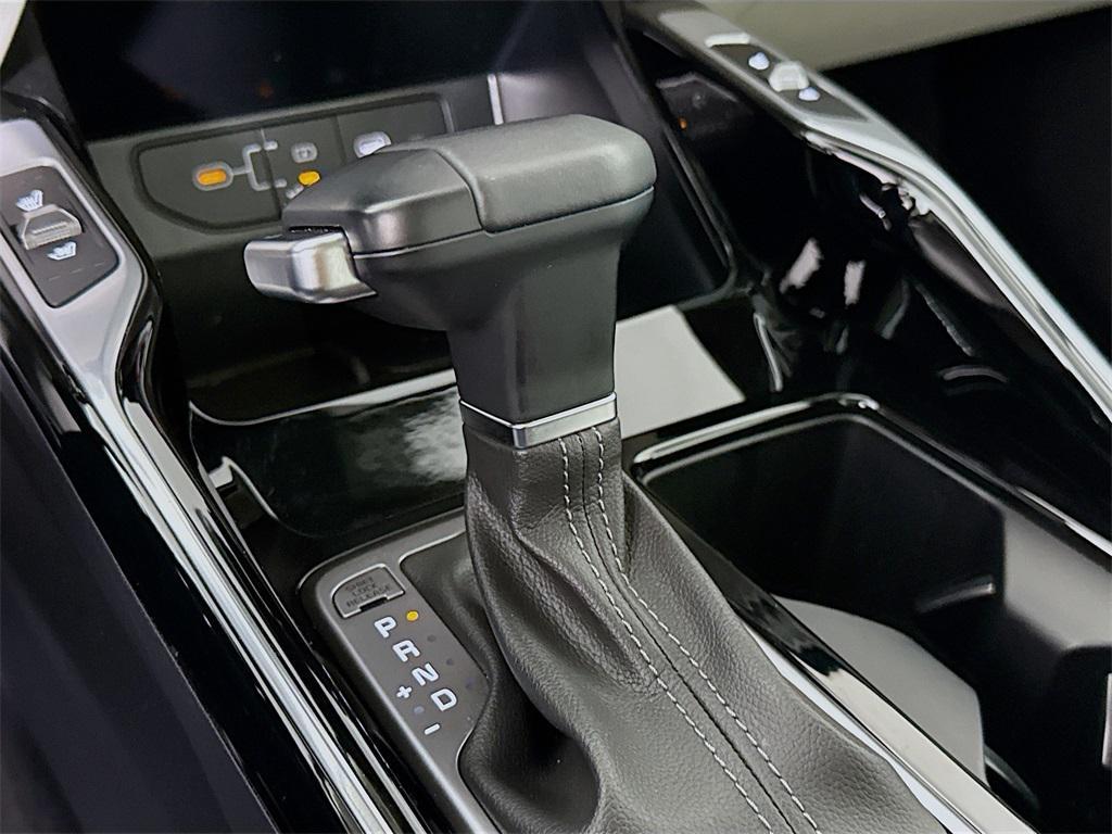 used 2024 Kia Sorento car, priced at $38,498