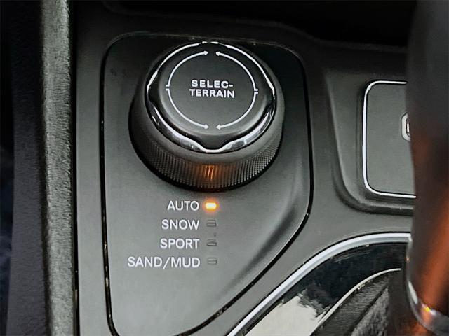 used 2021 Jeep Cherokee car, priced at $24,998
