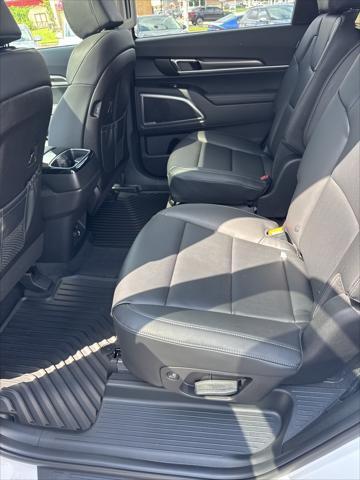 new 2025 Kia Telluride car, priced at $42,672