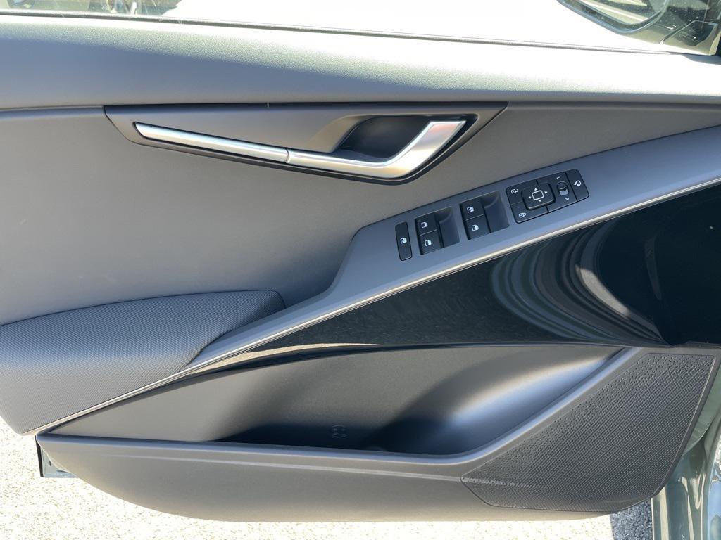 new 2025 Kia Niro car, priced at $30,998