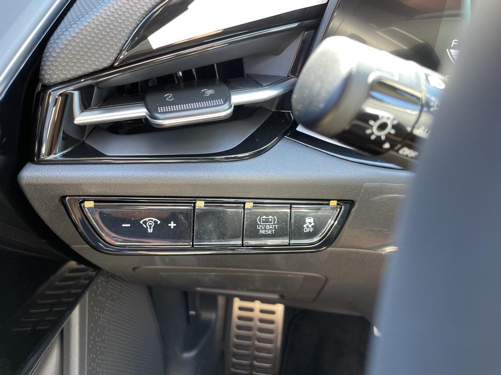 new 2025 Kia Niro car, priced at $30,998