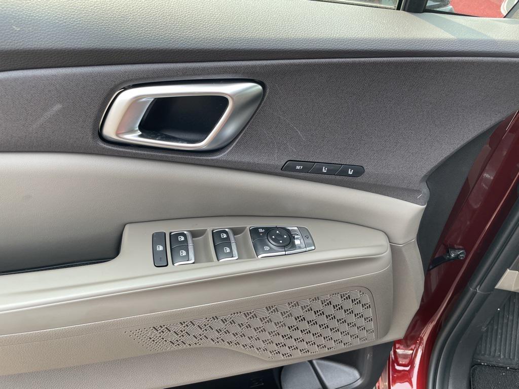 new 2025 Kia Carnival Hybrid car, priced at $45,998