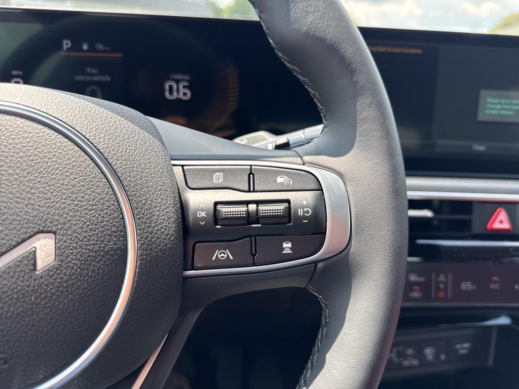 new 2025 Kia K5 car, priced at $32,333