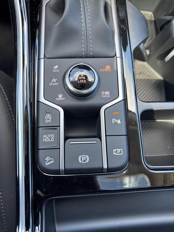 new 2025 Kia Sorento car, priced at $40,744