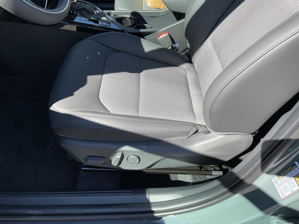 new 2025 Kia Niro car, priced at $28,998