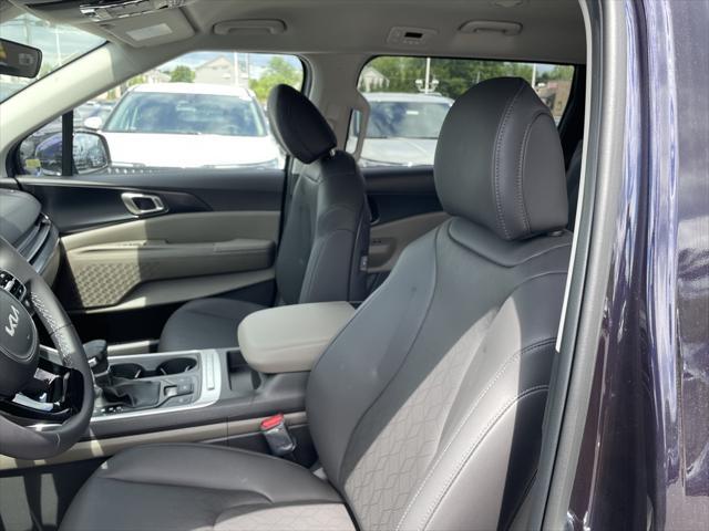 new 2025 Kia Carnival car, priced at $39,107