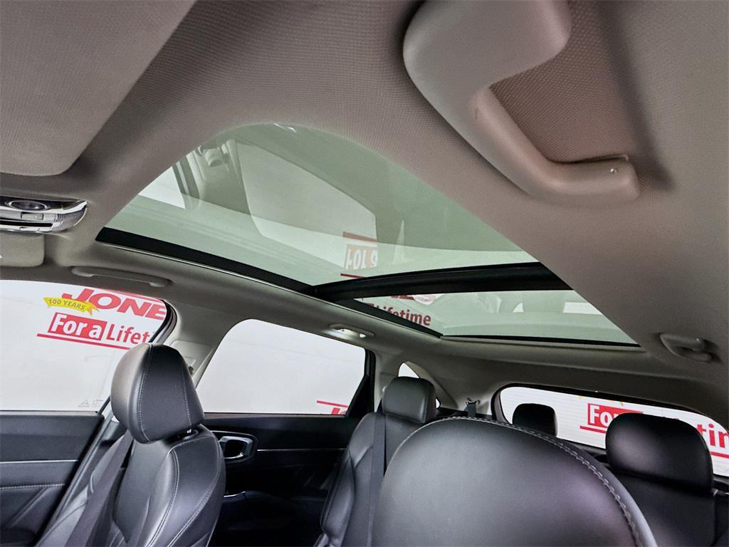used 2023 Kia Sorento car, priced at $32,998