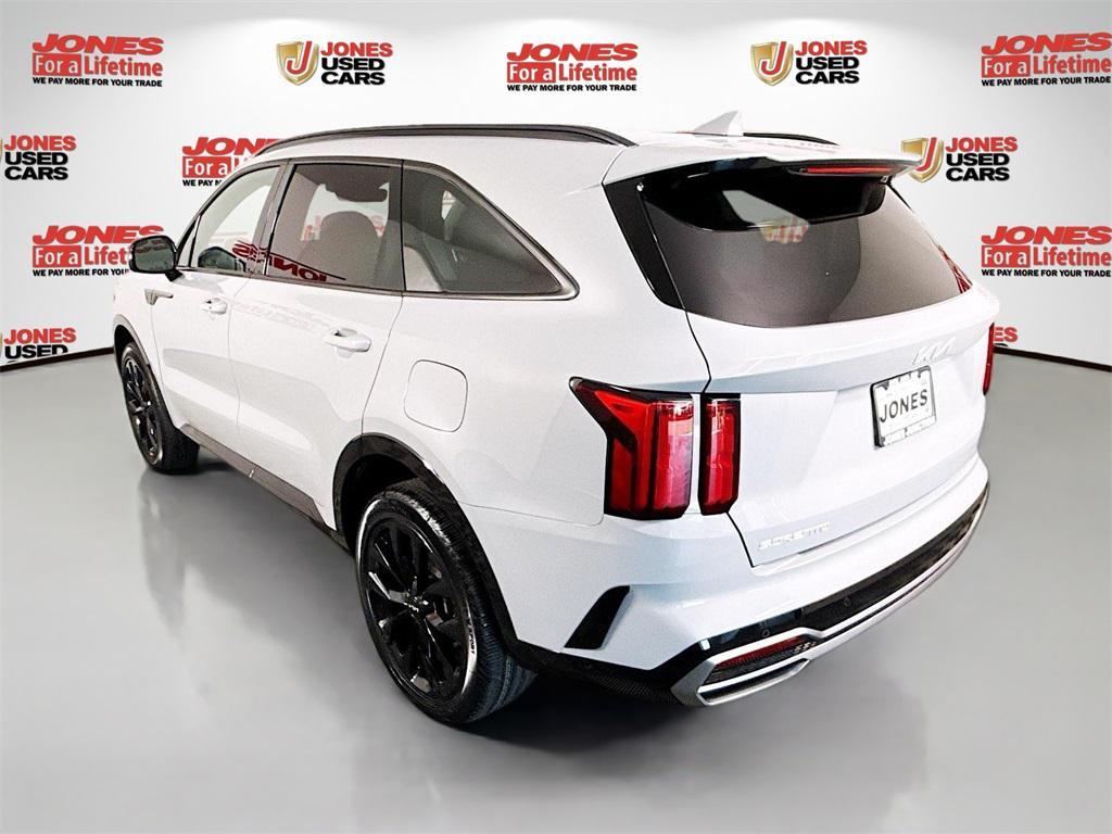used 2023 Kia Sorento car, priced at $32,998