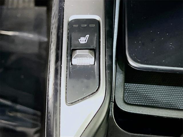 used 2022 Kia Sorento car, priced at $27,998
