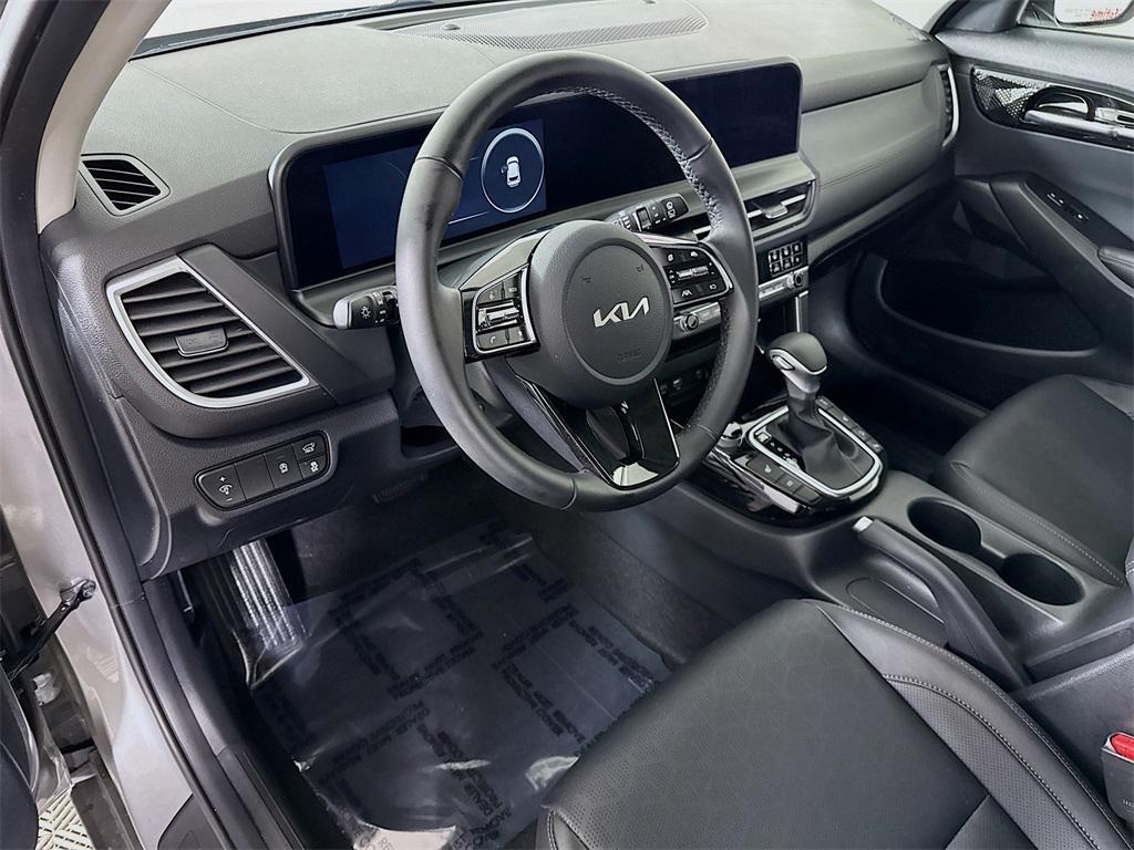 used 2025 Kia Seltos car, priced at $27,998