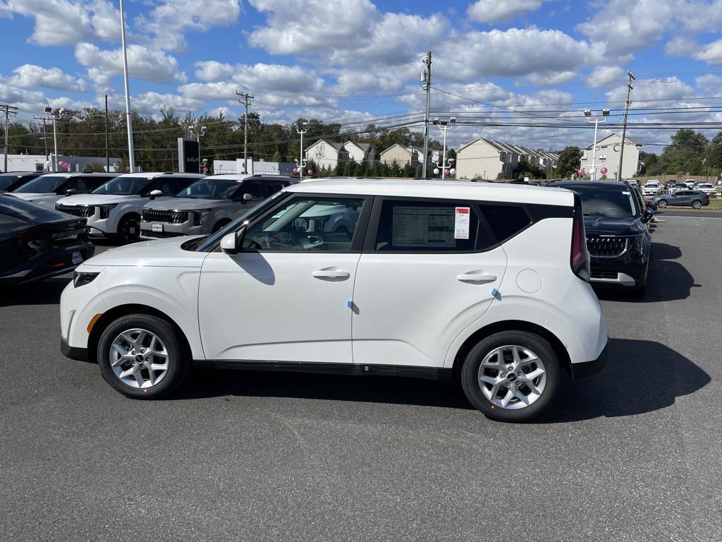 new 2025 Kia Soul car, priced at $21,451