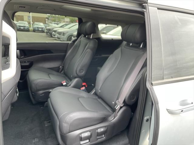 new 2025 Kia Carnival Hybrid car, priced at $52,768