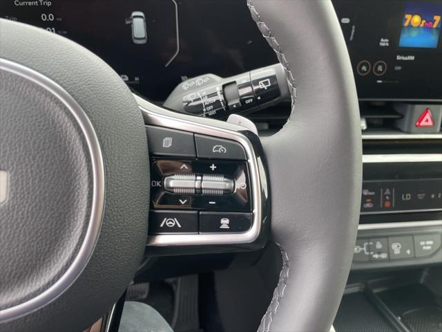 new 2025 Kia Carnival Hybrid car, priced at $52,768