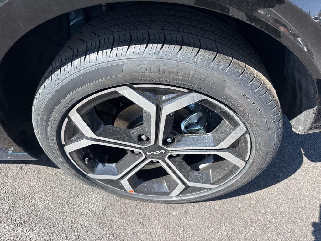 new 2025 Kia Niro car, priced at $32,047