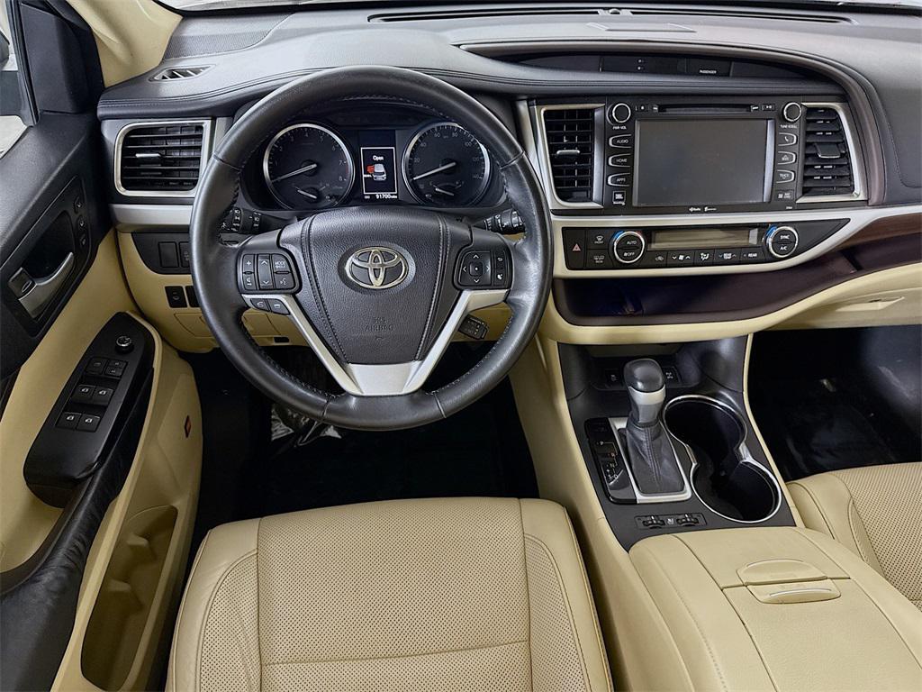 used 2015 Toyota Highlander car