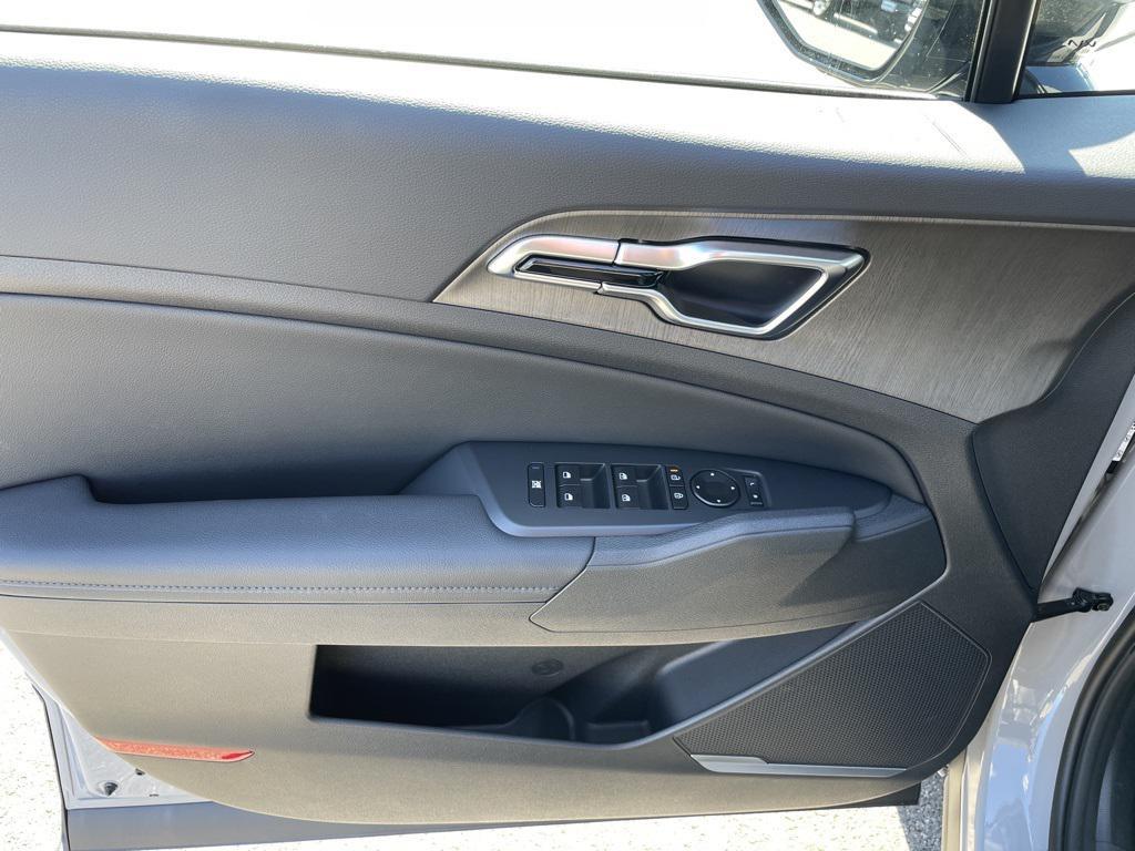 new 2026 Kia Sportage Hybrid car, priced at $35,821