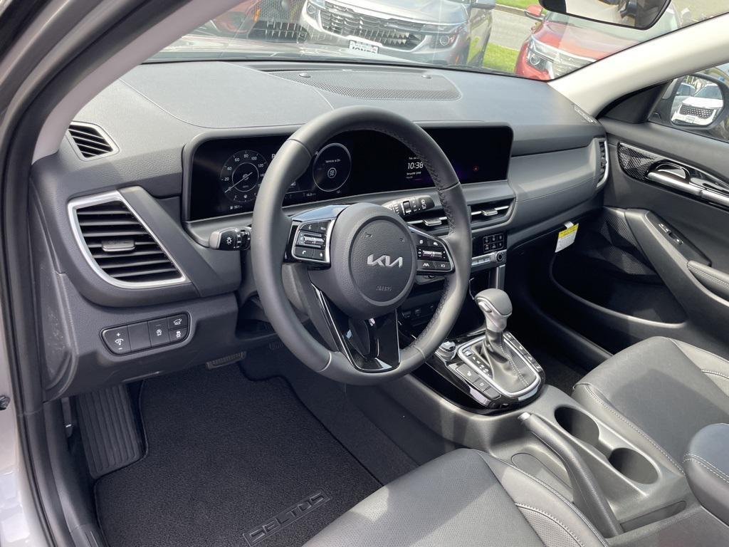 new 2025 Kia Seltos car, priced at $27,498