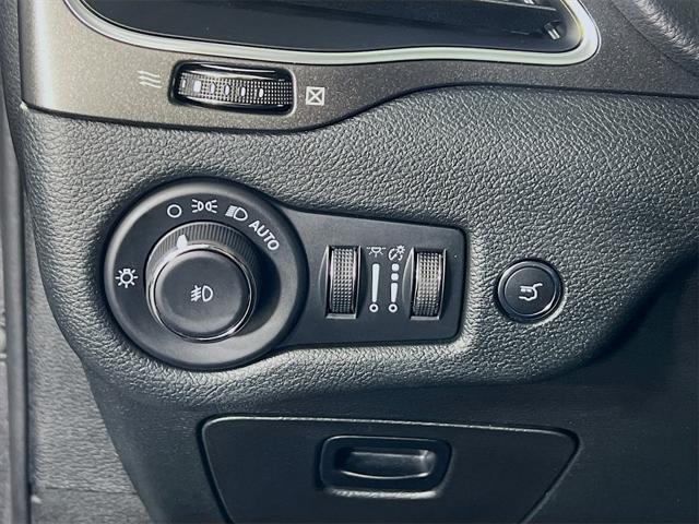 used 2023 Jeep Cherokee car, priced at $30,998