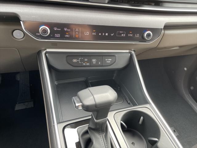 new 2025 Kia Carnival car, priced at $40,897