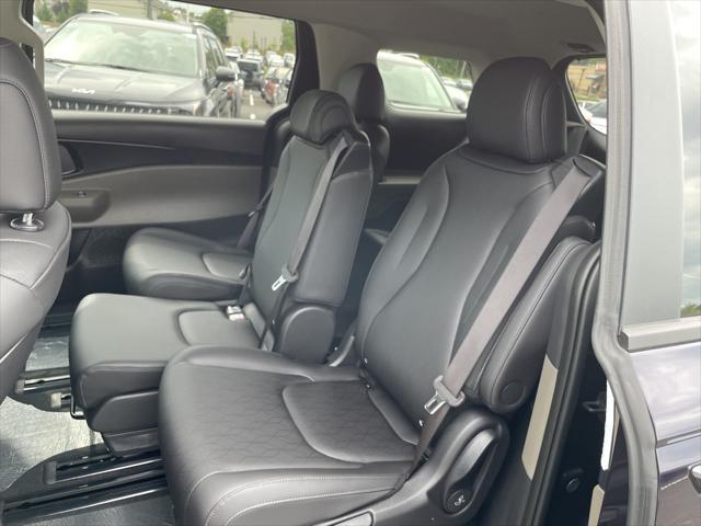 new 2025 Kia Carnival car, priced at $39,107