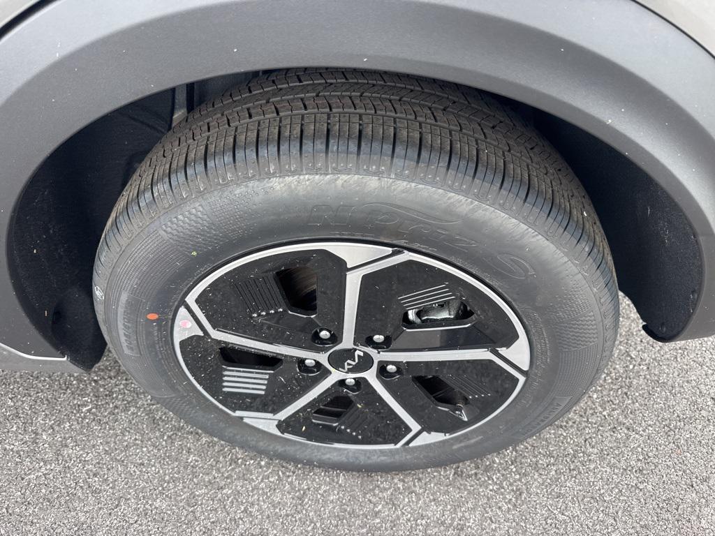 new 2025 Kia Niro car, priced at $31,595