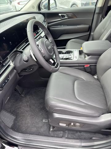 new 2025 Kia Carnival Hybrid car, priced at $49,565