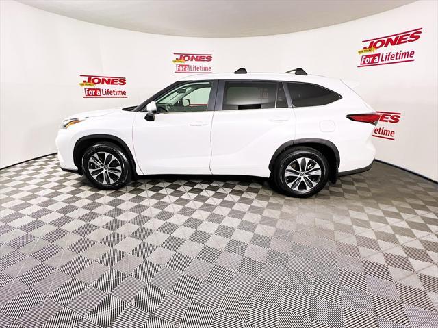 used 2023 Toyota Highlander car, priced at $40,998