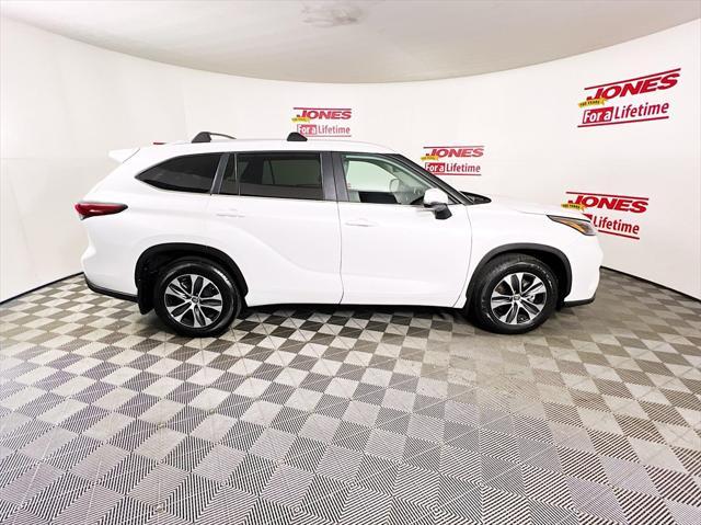 used 2023 Toyota Highlander car, priced at $40,998