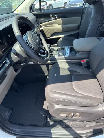 new 2025 Kia Carnival car, priced at $39,499