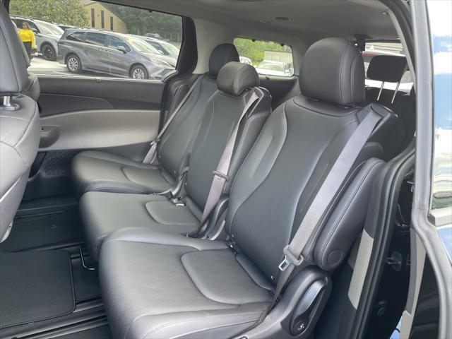 new 2025 Kia Carnival Hybrid car, priced at $48,342