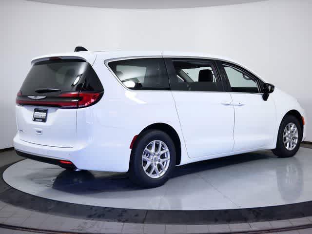 new 2024 Chrysler Pacifica car, priced at $41,158