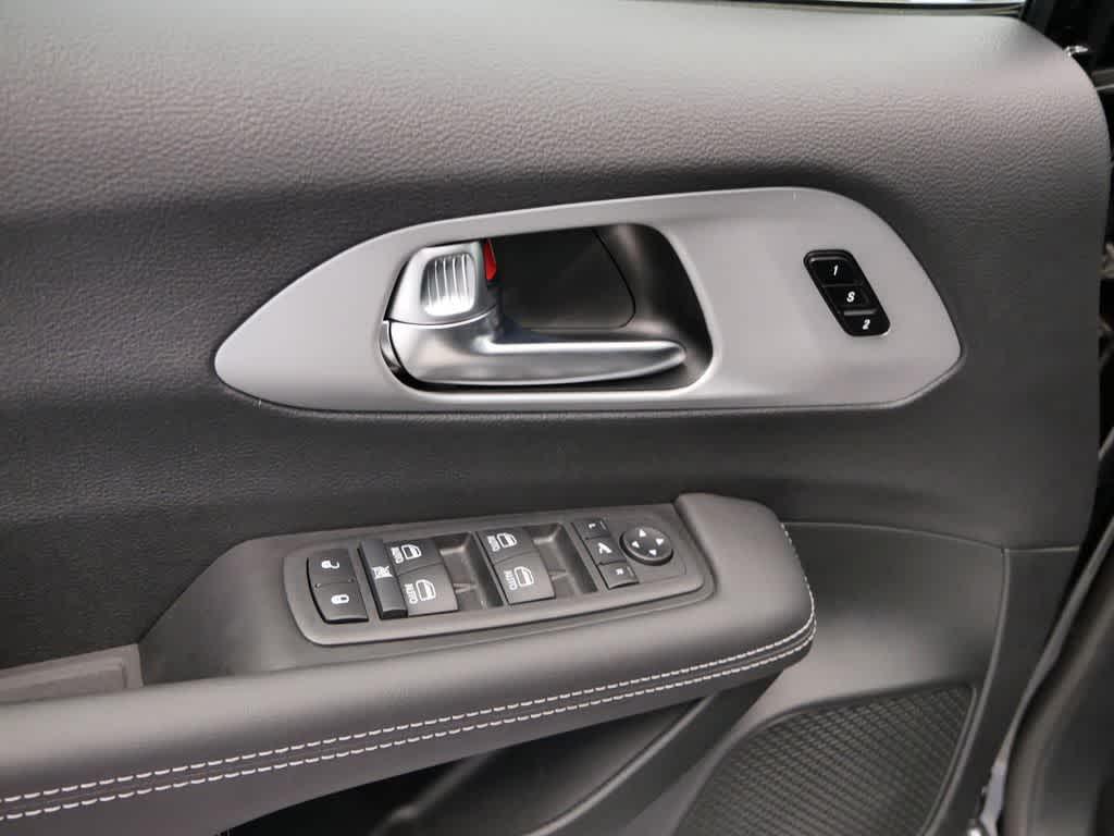 new 2025 Chrysler Pacifica Hybrid car, priced at $55,778