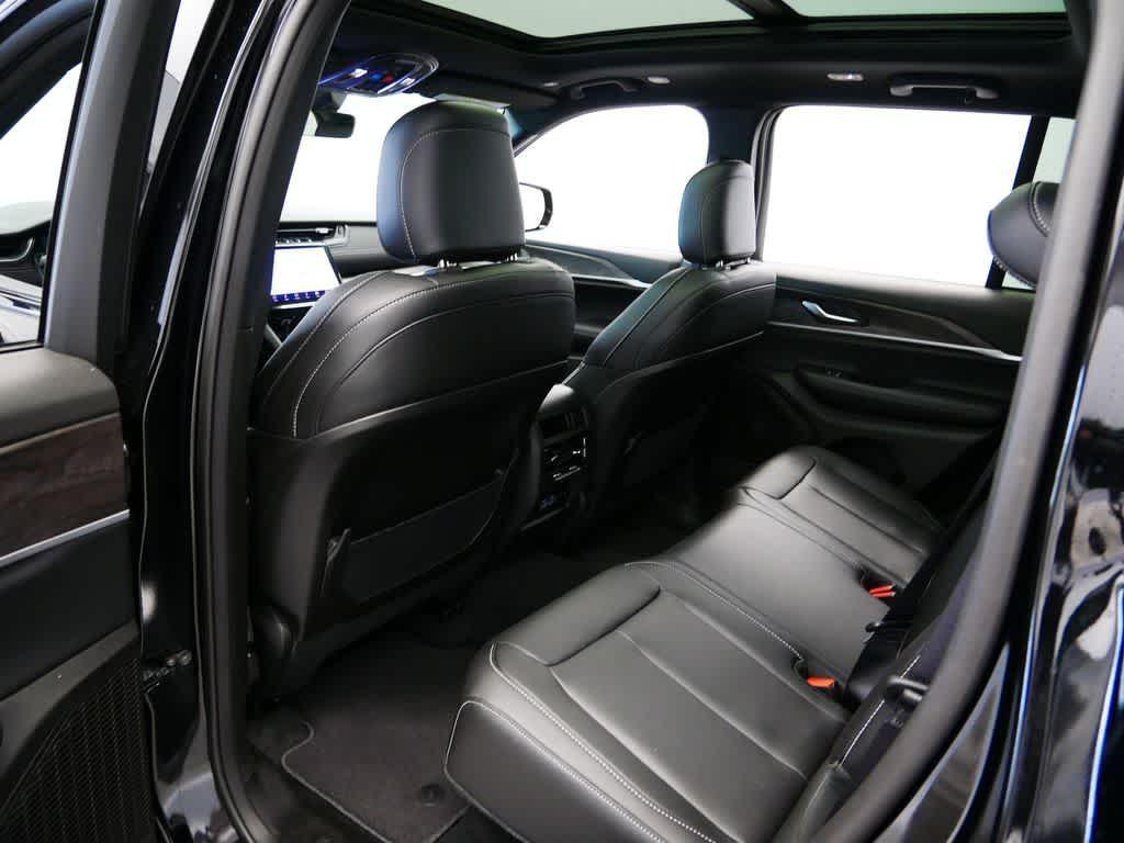 new 2025 Jeep Grand Cherokee car, priced at $50,202