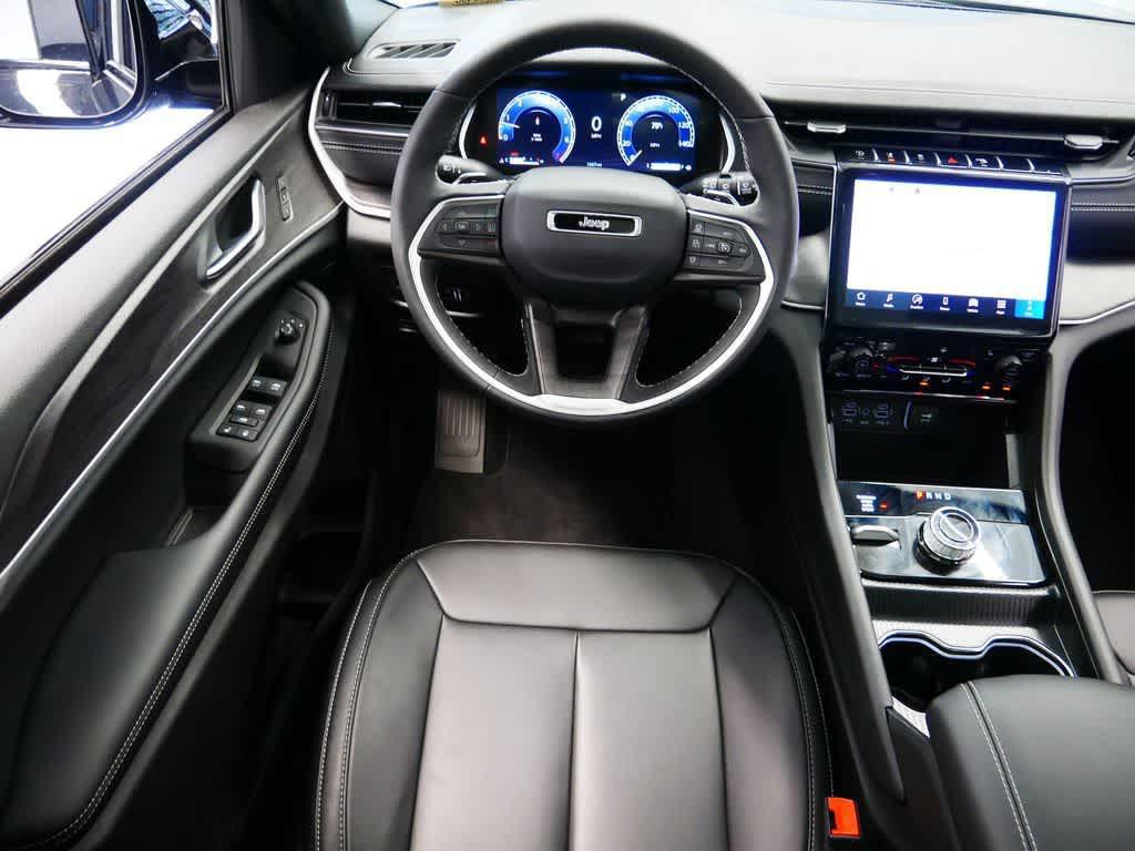 new 2025 Jeep Grand Cherokee car, priced at $50,202