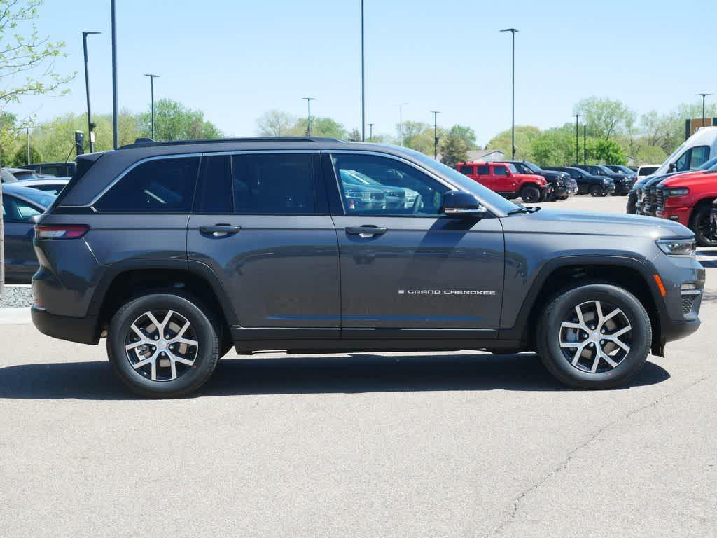 new 2025 Jeep Grand Cherokee car, priced at $47,540